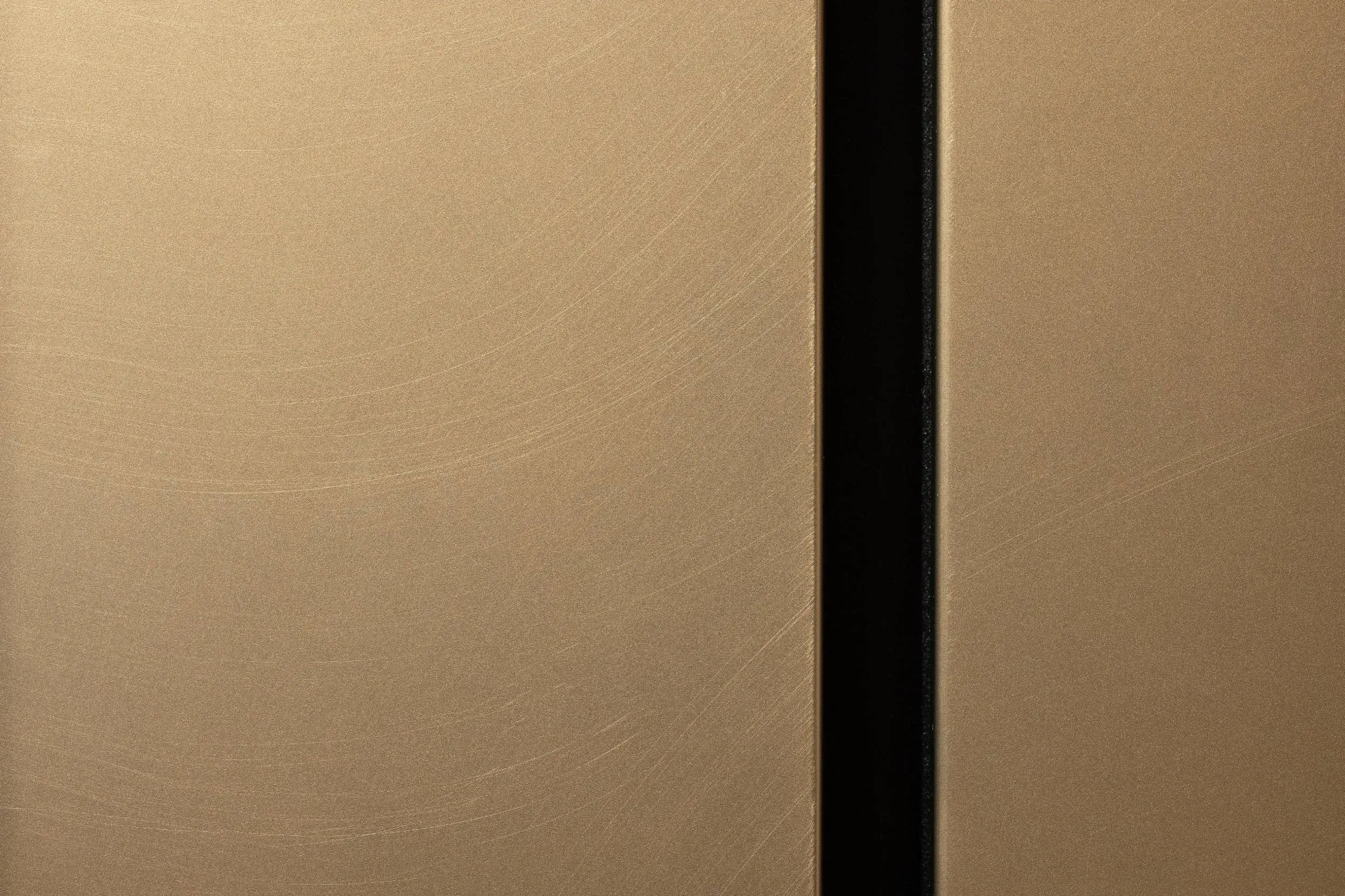 HÄCKER SystematART Eiche schwarz Echtholz mit Gold, Bronze Akzenten - Detailansicht Metallicfront mit Textur 